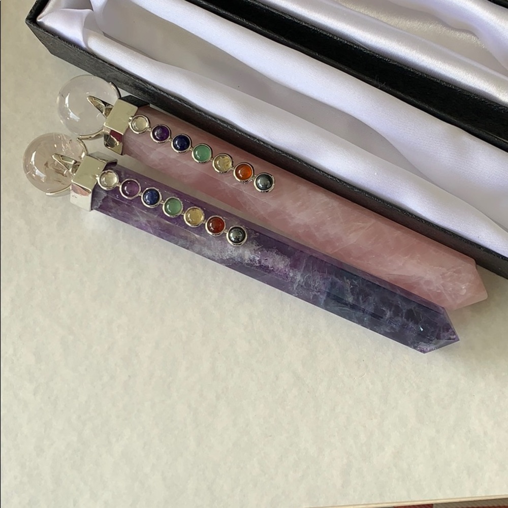 Fluorite large palm point with Chakra stones - Picture 6 of 6